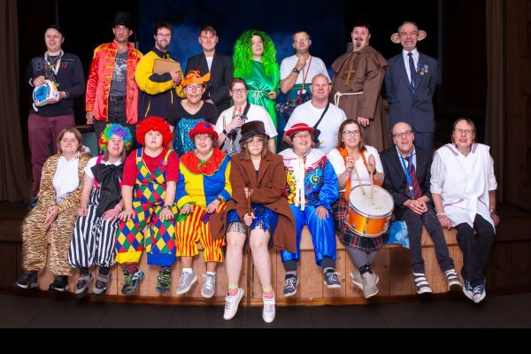 Theaterpremiere: Nessie-Alarm